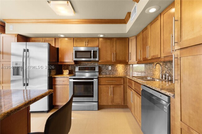 Building Photo - 6423 Collins Ave