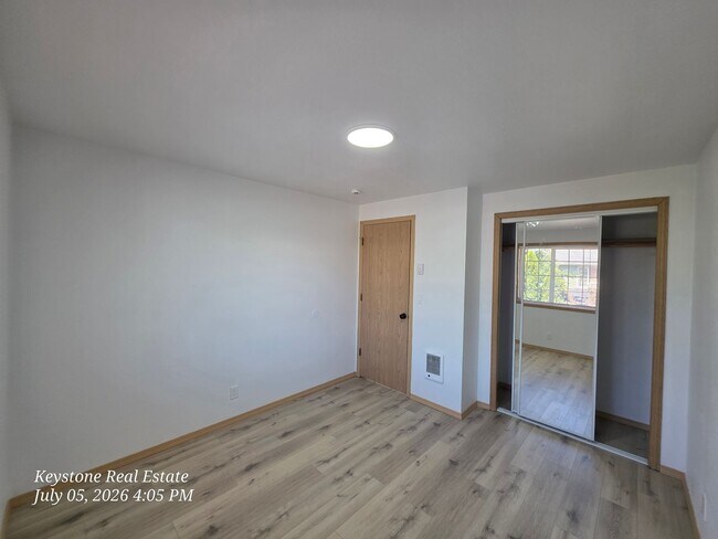 Building Photo - 01211