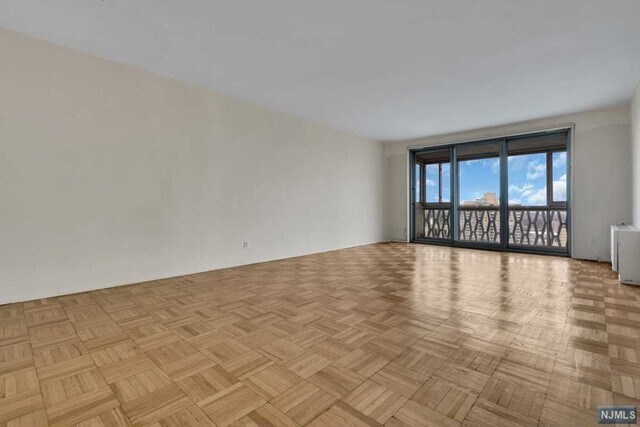 Building Photo - 2100 Linwood Ave