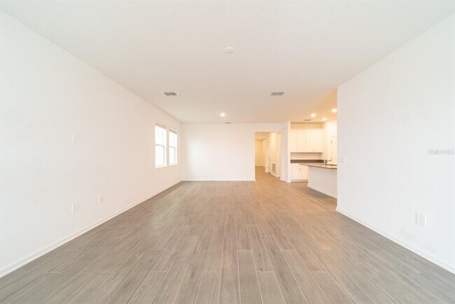 Building Photo - 2898 Armstrong Ave