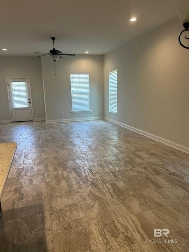 Building Photo - 6914 Summerset Dr