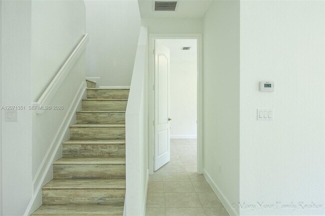 Building Photo - 3841 Aspen Leaf Dr