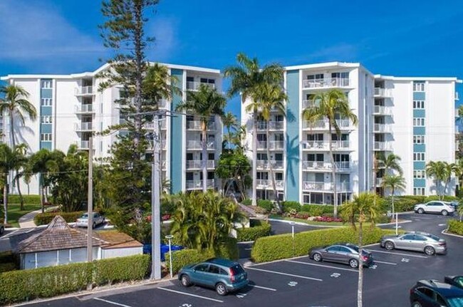 Building Photo - 1300 Gulf Shore Blvd N