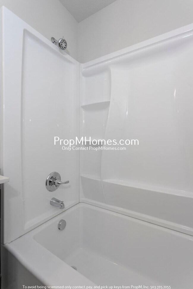 Building Photo - Updated Two Level Condo in the Heart of Do...