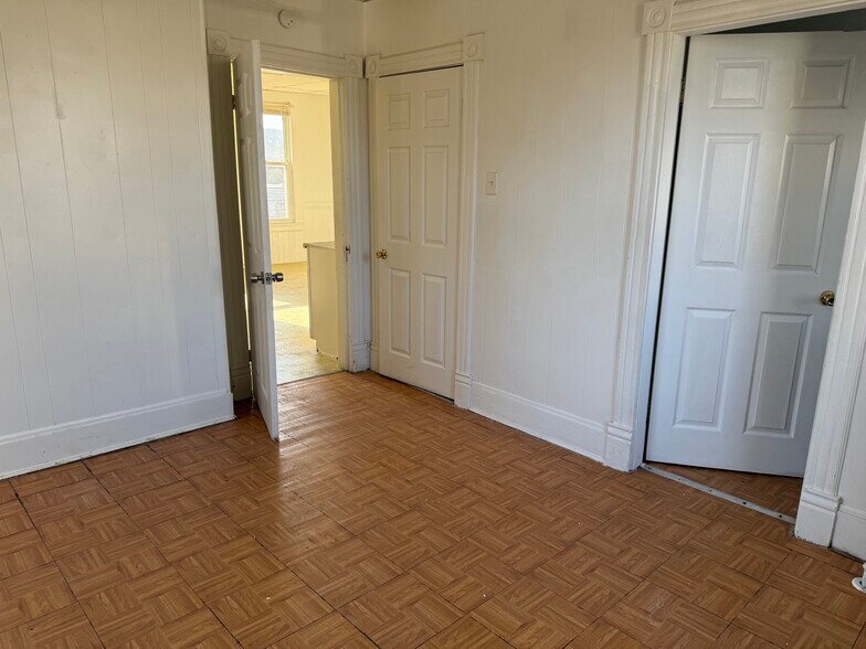 Building Photo - 115 Britannia St