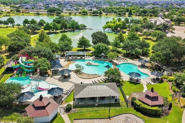 Building Photo - 2727 Carriage Hollow Ln