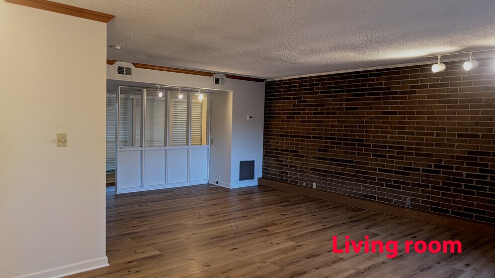 Building Photo - 540 Berlin Dr