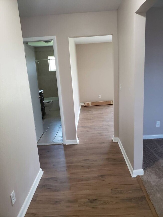 Building Photo - Charming 3Bed/2Bath Brick Home w/Bonus Office Space – Upgraded Comfort Near Martin Lake *1/2 OFF ...