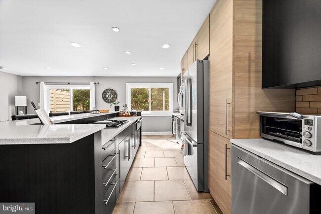 Building Photo - 6 Hounds Hollow Ct