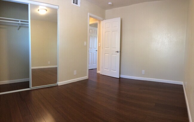 Building Photo - 1121 Borregas Ave