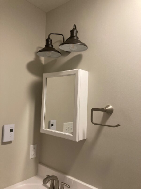 Building Photo - 1050 Stonybridge or Stoneybridge Dr