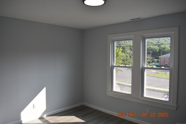 Building Photo - 43 Highland Ave