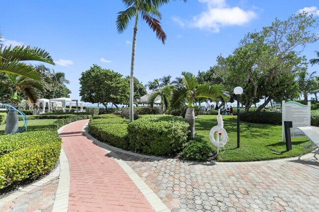 Building Photo - 3000 S Ocean Dr