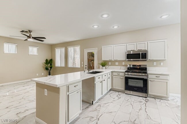 Building Photo - 9519 W Wooded Heights Ave