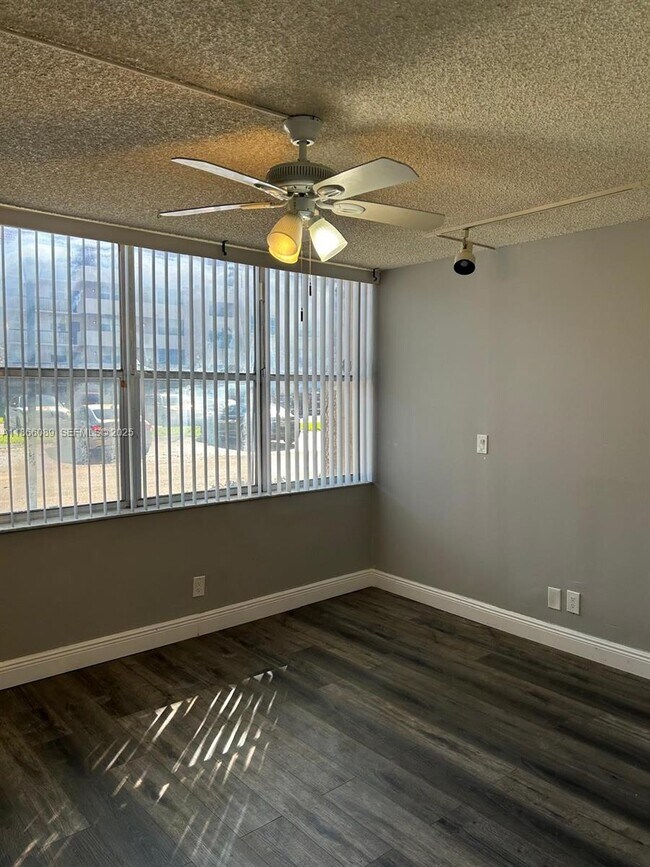 Building Photo - 3671 Environ Blvd