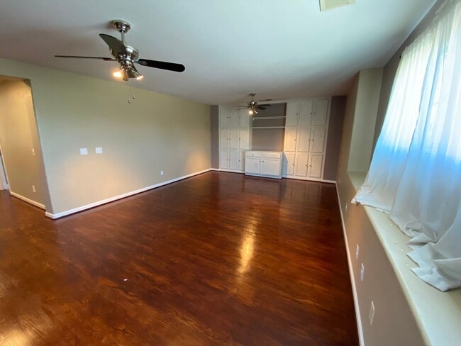 Building Photo - Big beautiful Home for rent in Visalia, Ca