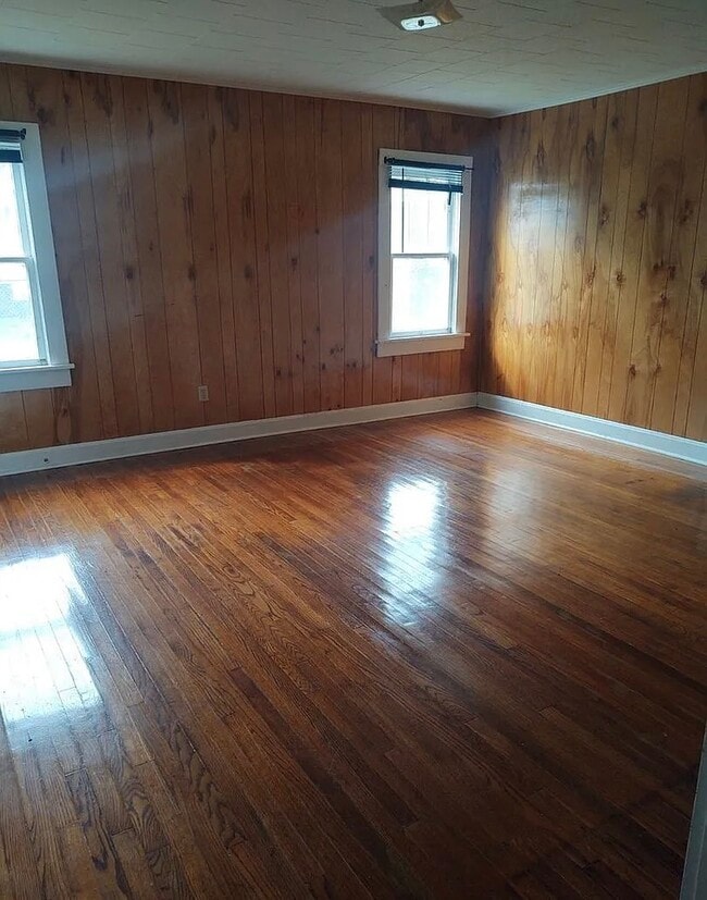 Building Photo - 131 Castille St