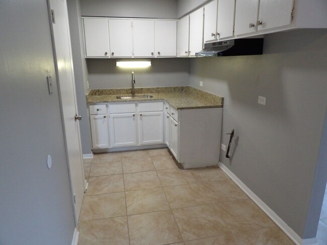Interior Photo - 7806-7812 S Troy