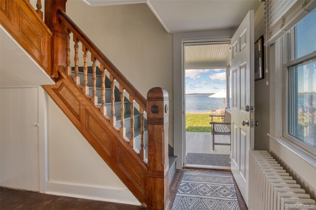 Building Photo - 152 King St