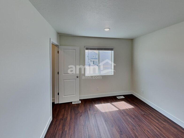 Building Photo - 7135 Woods Rose Dr