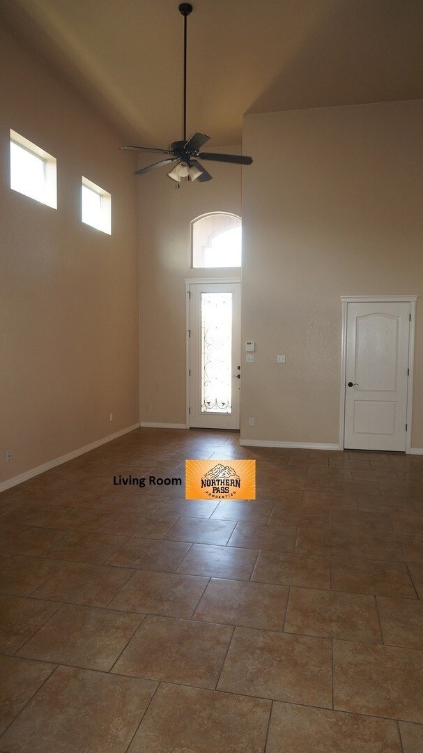 Building Photo - Amazing 3 Bedroom Home in Gated Community!