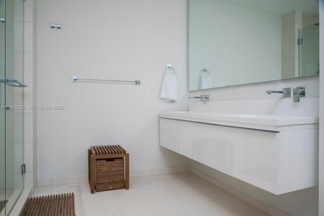 Building Photo - 1425 Brickell Ave