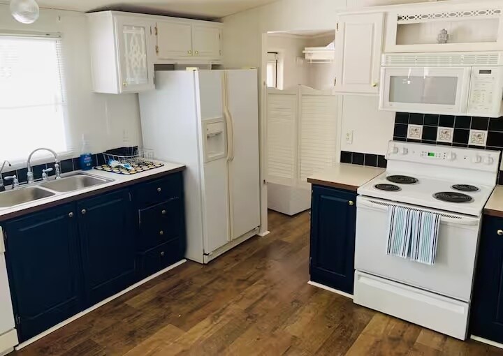 Building Photo - 1867 Avon Rd