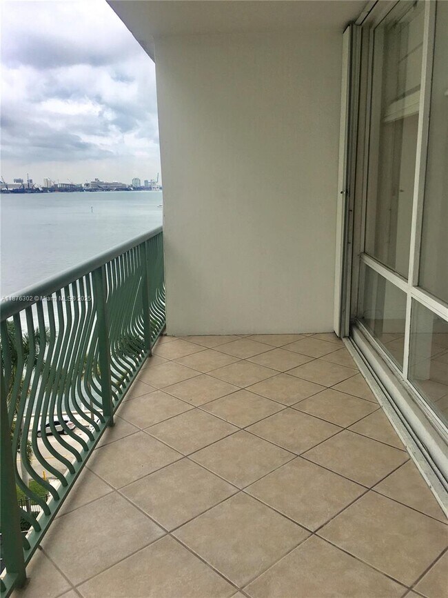 Building Photo - 1408 Brickell Bay Dr