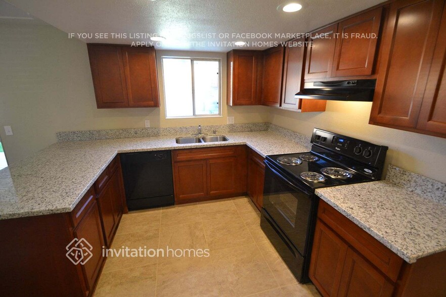 Building Photo - 563 Burlington Dr