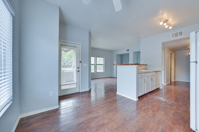 Building Photo - NW!! Gated!!! Clubhouse!!!Community Pool!!! 1st Floor Condo!!! Wood like floors!! No Carpet!!