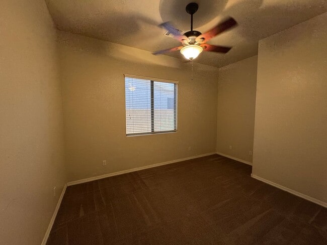 Building Photo - ***1st month's rent 1/2 off** 4BD / 3BA Ch...