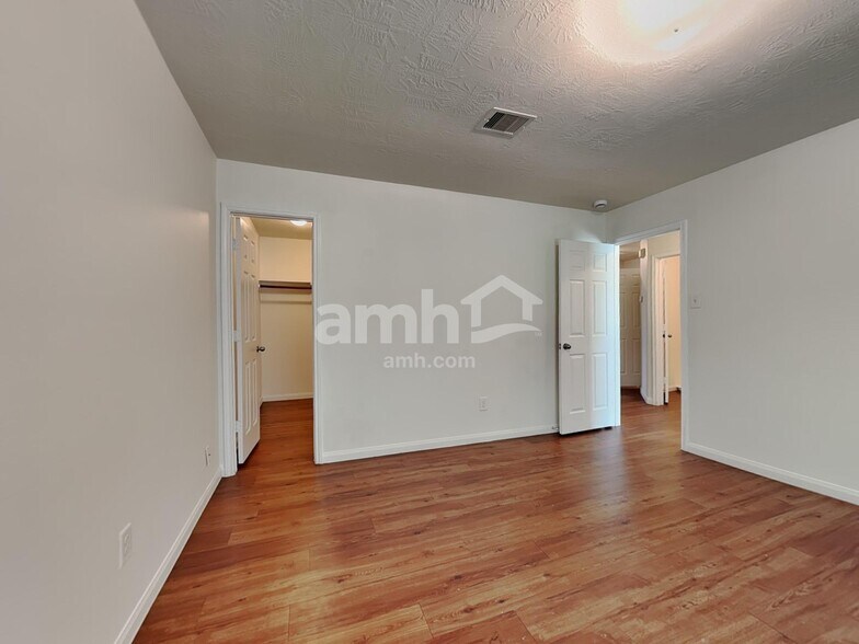Building Photo - 22323 Queenbury Hills Dr