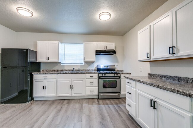 Building Photo - Elmwood Triplex