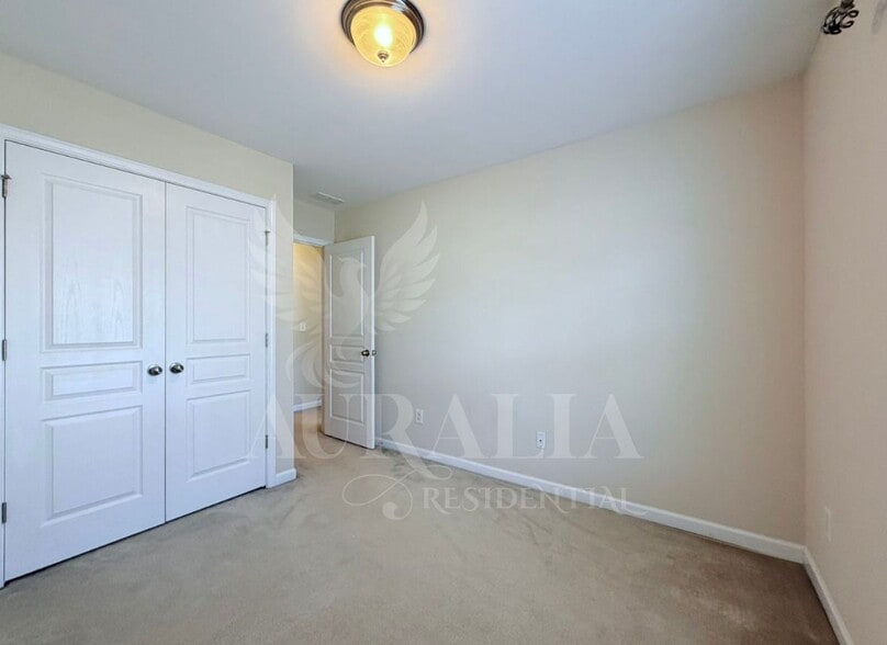 Building Photo - 705 Keystone Park Dr