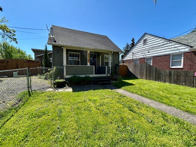 Building Photo - Charming 3-Bedroom Home in Prime Vancouver Location – Pet Friendly with Fenced Yard!