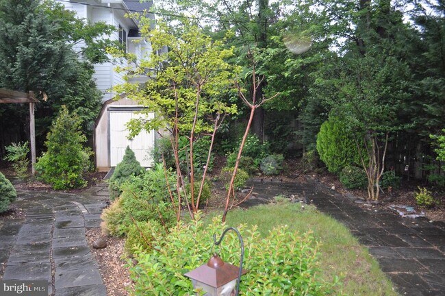 Building Photo - 6000 Greentree Rd