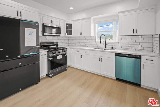 Building Photo - 2700 Larga Ave
