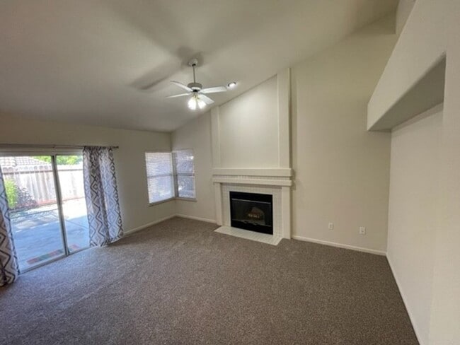 Building Photo - Rocklin four bedroom