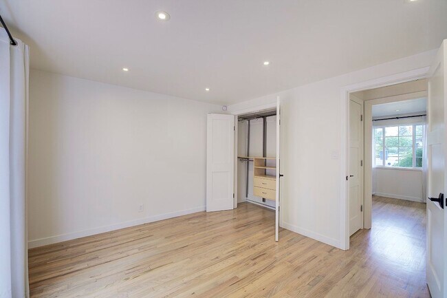 Building Photo - 3Bd/1.75Ba Bellevue House
