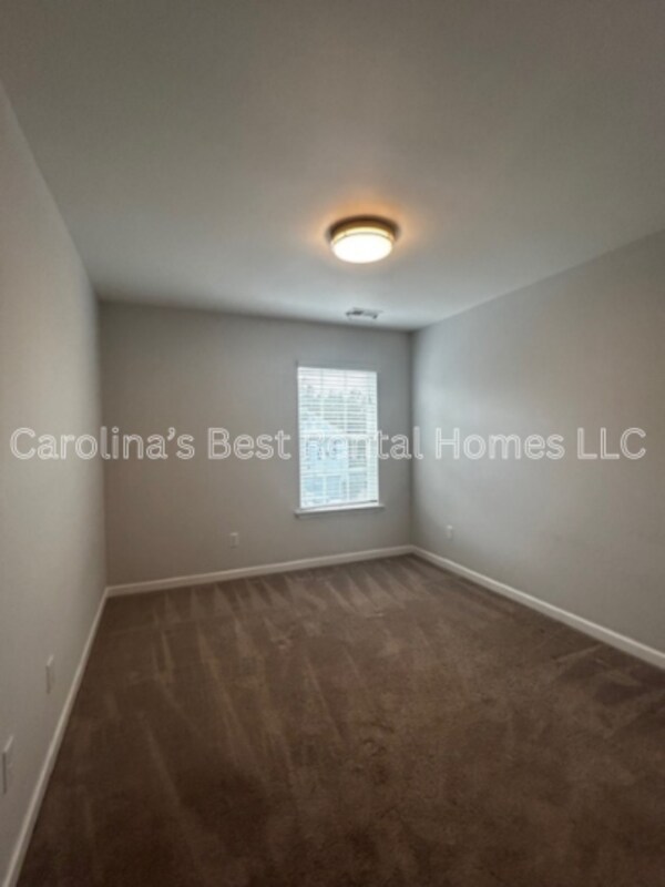 Building Photo - 148 Mariscat Pl