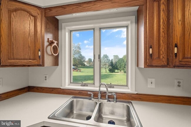 Building Photo - 318 Evergreen Mills Rd