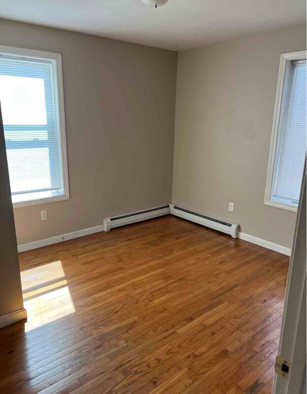 Building Photo - 606 Champlain St