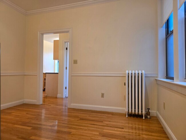 Building Photo - No brokers Fee, No Security Deposit, Heat, Hot Water Included, Elevator, Laundry, Steps from the ...