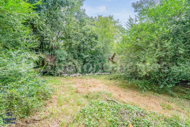 Building Photo - Cozy Comfort Meets Classic Charm in Killough Springs!