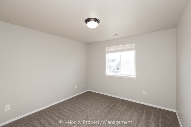 Building Photo - Beautifully Remodeled 4 Bedroom + Office H...