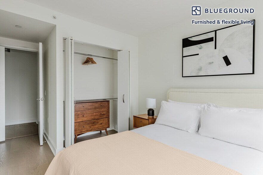 Building Photo - 450 W 42nd St