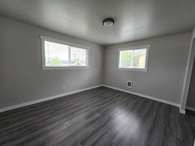 Building Photo - 2585 W Bradford Ct