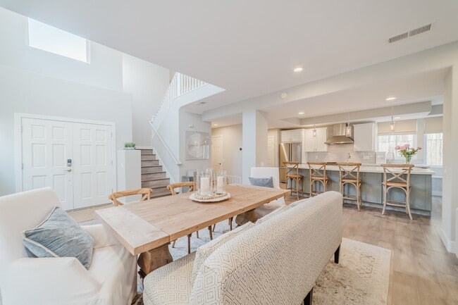 Building Photo - 7528 Navigator Cir