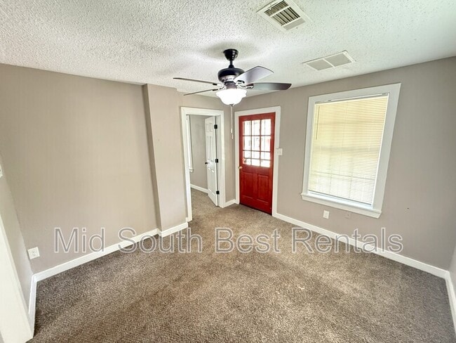 Building Photo - 1575 Rayburn St