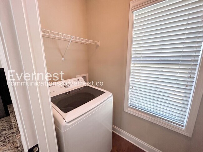 Building Photo - Spacious 3 Bed, 2.5 Bath Town Home with Garage and Patio | Pet Friendly | Available Now!